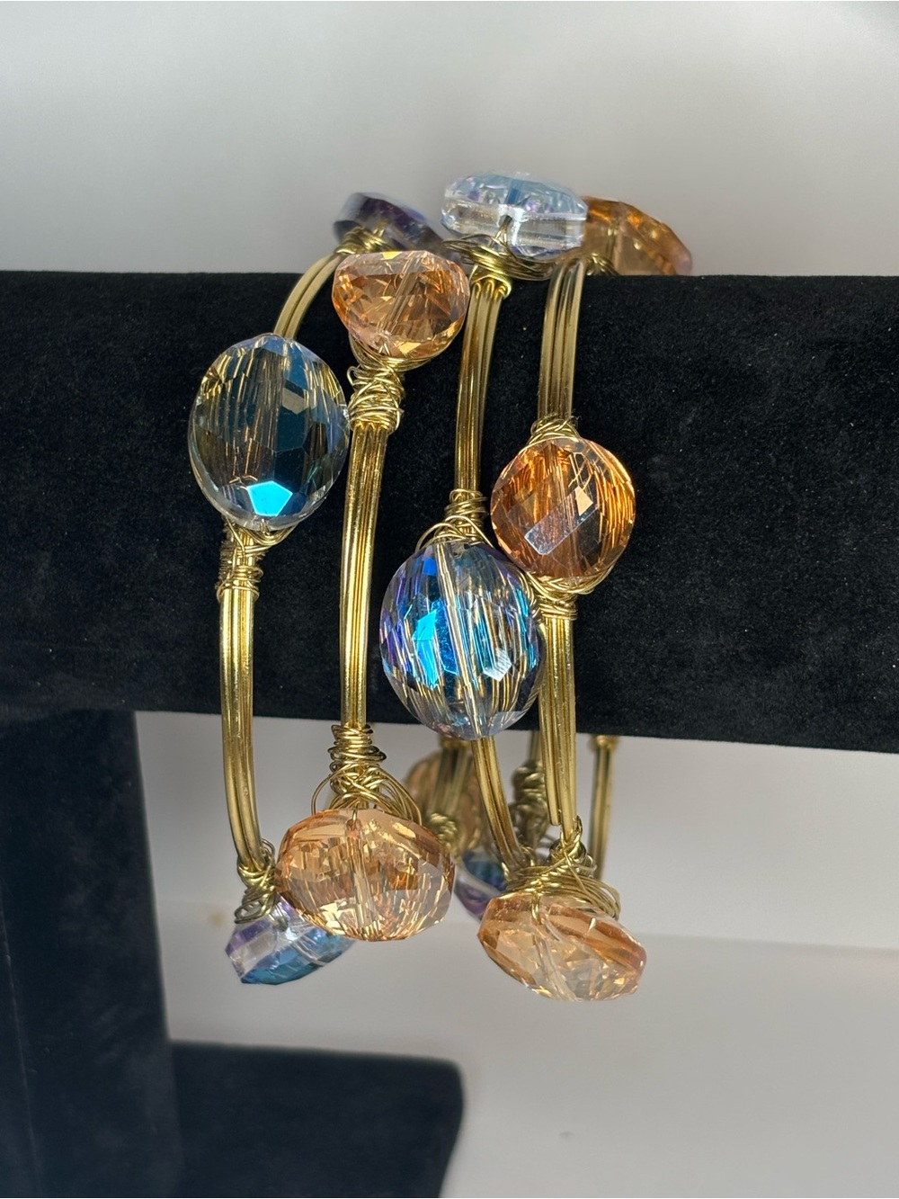 Lot Of 4 Oval Faceted Crystal Bead Bangle Bracelets Blue & Peach Gold tone 8.25"